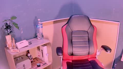 alanadelray online show from 02-25-25, 09:31