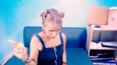 alanadelray online show from 02-28-25, 08:09