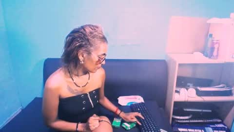 alanadelray online show from 03-12-25, 11:42