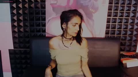 alanadelray online show from 10-23-25, 08:35