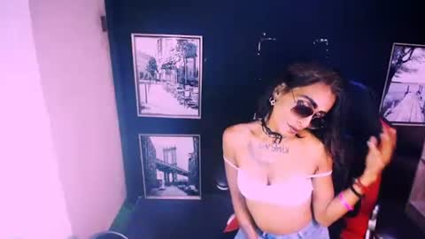 alanadelray online show from 11-19-25, 08:03