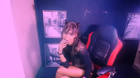 alanadelray online show from 11-27-25, 07:21