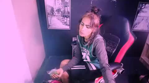 alanadelray online show from 12-02-25, 06:52