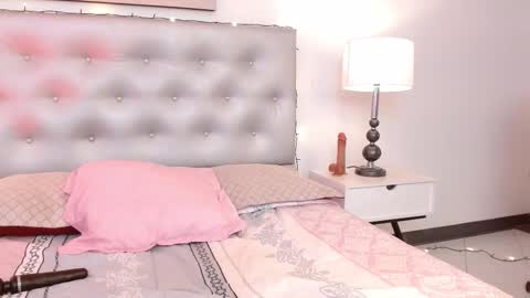 Snapshot of alanagh_ chatting on 11-30-25, 03:43 alana online show from 11-30-25, 03:43