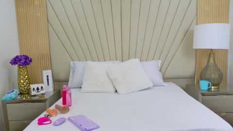 Alanah Bustamante online show from 09-22-25, 11:56