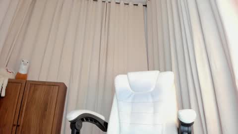 Snapshot of alanakimura_ chatting on 01-05-25, 12:42 Alana silvana online show from 01-05-25, 12:42