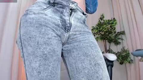 Snapshot of alanakimura_ chatting on 03-07-25, 04:11 Alana silvana online show from 03-07-25, 04:11