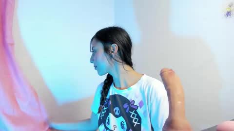 Snapshot of alanalois_ chatting on 09-14-25, 05:50 ALANA Please follow me online show from 09-14-25, 05:50