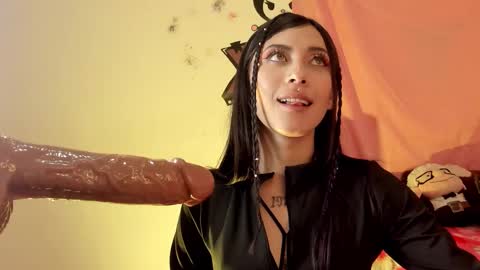 Snapshot of alanalois_ chatting on 11-12-25, 04:35 ALANA Please follow me online show from 11-12-25, 04:35