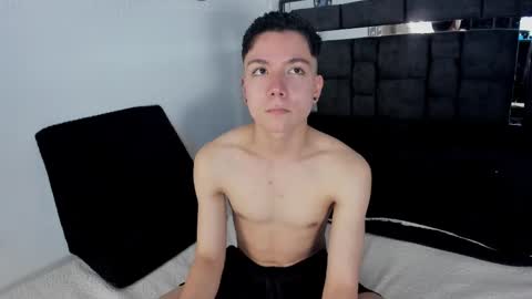 Snapshot of alanblack1 chatting on 10-25-25, 04:24 alanblack1 online show from 10-25-25, 04:24