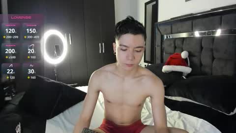 Snapshot of alanblack1 chatting on 11-22-25, 01:21 alanblack1 online show from 11-22-25, 01:21