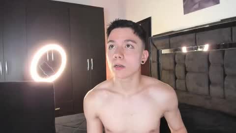 Snapshot of alanblack1 chatting on 11-26-25, 01:39 alanblack1 online show from 11-26-25, 01:39