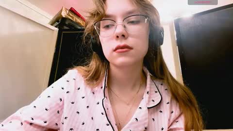 Stella online show from 11-24-25, 01:00