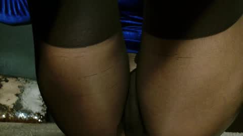 Snapshot of alanna_gold chatting on 10-25-25, 04:35 Alanna online show from 10-25-25, 04:35