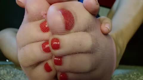 Snapshot of alanna_gold chatting on 10-28-25, 04:49 Alanna online show from 10-28-25, 04:49