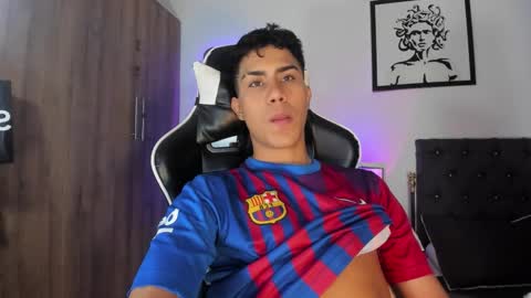 Snapshot of alannaughty_ chatting on 01-15-26, 12:04 alannaughty_ online show from 01-15-26, 12:04