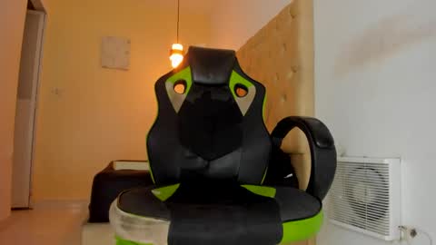 alantrickz365 online show from 10-22-25, 02:01