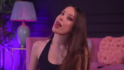 Snapshot of alaramyst chatting on 05-28-26, 08:00 Alara online show from 05-28-26, 08:00