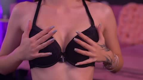Snapshot of alaramyst chatting on 05-30-26, 08:11 Alara online show from 05-30-26, 08:11