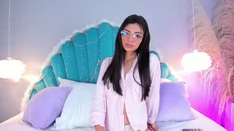 Alassia Hocthner online show from 12-15-25, 11:36