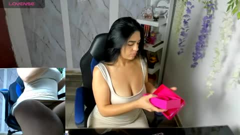 Snapshot of alayasmile chatting on 05-10-26, 04:23 Alaya online show from 05-10-26, 04:23