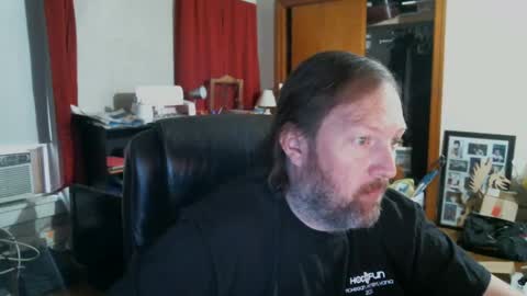 Snapshot of alberik2316 chatting on 10-11-25, 02:48 Alberik online show from 10-11-25, 02:48