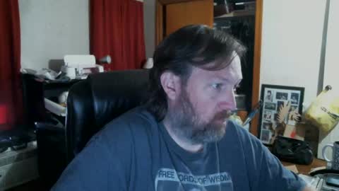 Snapshot of alberik2316 chatting on 10-26-25, 02:23 Alberik online show from 10-26-25, 02:23