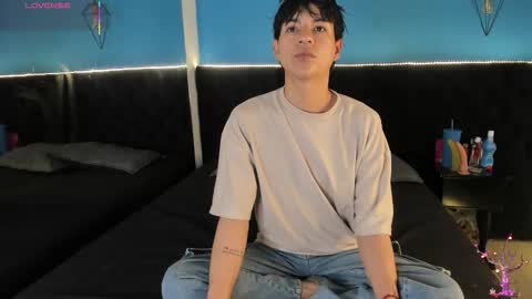 Snapshot of ale_aurarashi chatting on 09-19-25, 10:05 ale_aurarashi online show from 09-19-25, 10:05