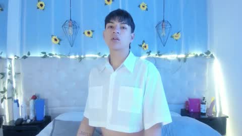 Snapshot of ale_aurarashi chatting on 10-19-25, 04:02 ale_aurarashi online show from 10-19-25, 04:02