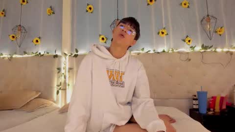 Snapshot of ale_aurarashi chatting on 10-30-25, 03:52 ale_aurarashi online show from 10-30-25, 03:52