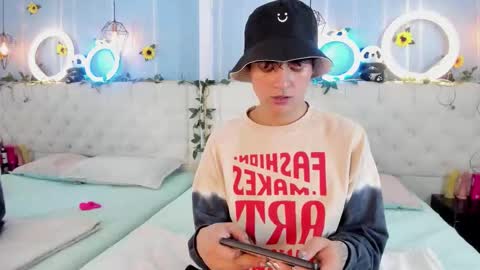 Snapshot of ale_aurarashi chatting on 11-19-25, 02:55 ale_aurarashi online show from 11-19-25, 02:55