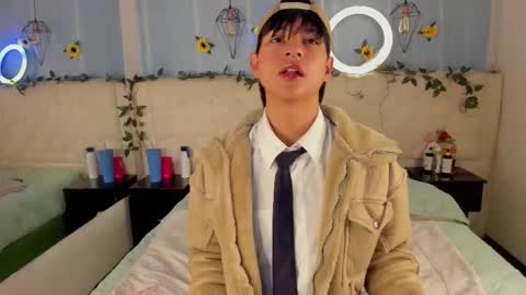 Snapshot of ale_aurarashi chatting on 11-22-25, 04:33 ale_aurarashi online show from 11-22-25, 04:33