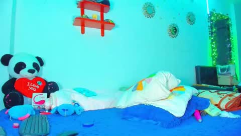 Snapshot of ale_horny_crazy chatting on 12-10-24, 12:17 NIKO online show from 12-10-24, 12:17