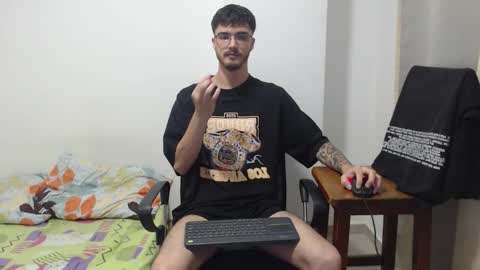 Snapshot of aleex_miller chatting on 11-19-25, 01:05 aleex_miller online show from 11-19-25, 01:05