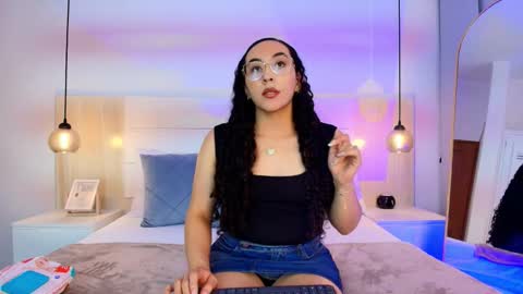 Snapshot of alehia_cute chatting on 11-18-25, 10:25 Alehia Cute online show from 11-18-25, 10:25