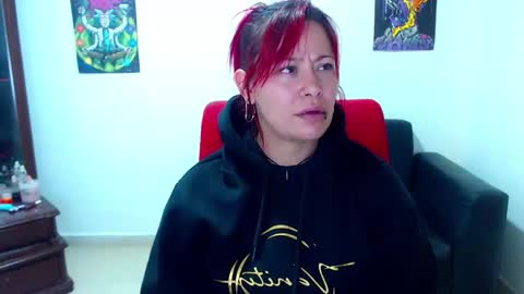 Snapshot of aleja2530 chatting on 10-16-25, 04:24 aleja online show from 10-16-25, 04:24