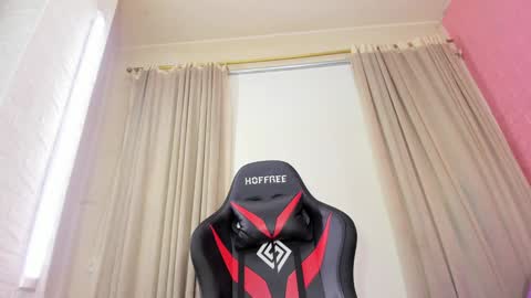 Snapshot of aleja_hill chatting on 12-13-24, 10:23 Aleja Hill online show from 12-13-24, 10:23