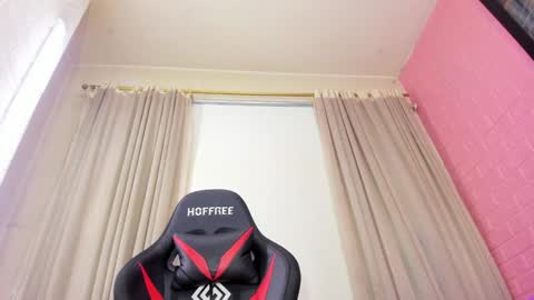 Snapshot of aleja_hill chatting on 12-14-24, 04:45 Aleja Hill online show from 12-14-24, 04:45