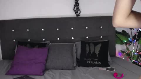 Snapshot of aleja_spearsx chatting on 11-25-25, 12:49 Alejandra online show from 11-25-25, 12:49