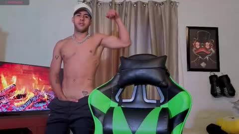 Snapshot of alejandrojf_00 chatting on 11-15-25, 02:57 Daiki jack online show from 11-15-25, 02:57