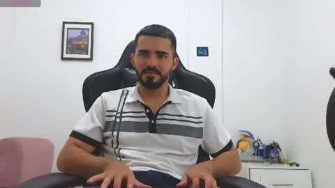 Snapshot of alejandroo_7 chatting on 06-11-26, 01:27 alejandroo_7 online show from 06-11-26, 01:27