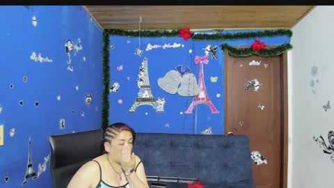 Snapshot of alejita_smithh chatting on 02-08-25, 12:28 zoe and Kataleya online show from 02-08-25, 12:28