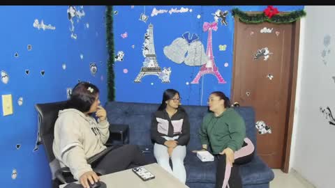 Snapshot of alejita_smithh chatting on 02-10-25, 12:29 zoe and Kataleya online show from 02-10-25, 12:29