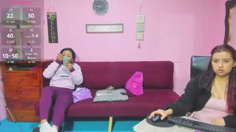 Snapshot of alejita_smithh chatting on 10-16-25, 12:44 zoe and Kataleya online show from 10-16-25, 12:44