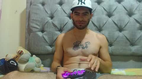 Snapshot of alejo22cm69 chatting on 11-28-25, 01:19 alejoo online show from 11-28-25, 01:19
