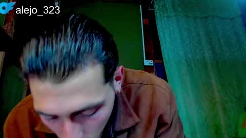 Snapshot of alejo_323__ chatting on 05-05-26, 04:20 alejo_323__ online show from 05-05-26, 04:20