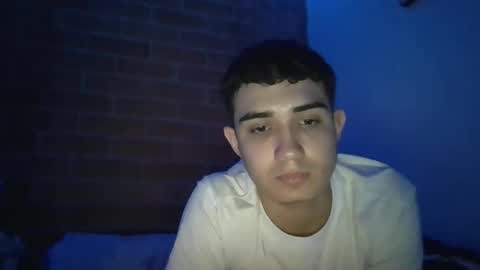 Snapshot of alejo_gray1 chatting on 10-19-25, 11:05 alejo_gray1 online show from 10-19-25, 11:05