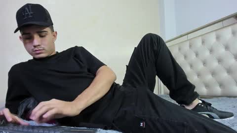 Snapshot of alejo_gray1 chatting on 11-07-25, 03:17 alejo_gray1 online show from 11-07-25, 03:17