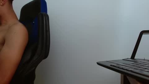 Snapshot of alejo_hot23 chatting on 01-30-25, 03:55 David online show from 01-30-25, 03:55