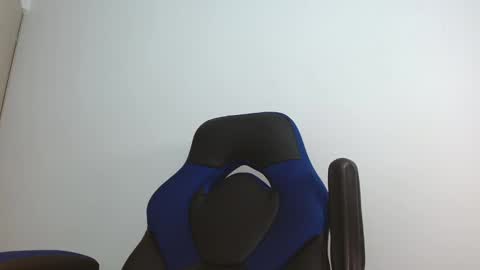 Snapshot of alejo_hot23 chatting on 02-16-25, 10:43 David online show from 02-16-25, 10:43